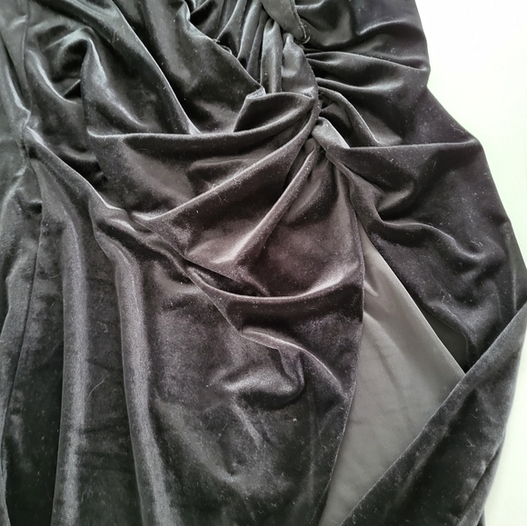 Size 26 Plus Size Grad Bridesmaid Prom Formal Gown NWT Torrid Black Velvet Long - Picture 3 of 4